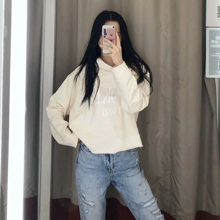 Hanorac de zi cu zi scurt cu inscripție în două culori