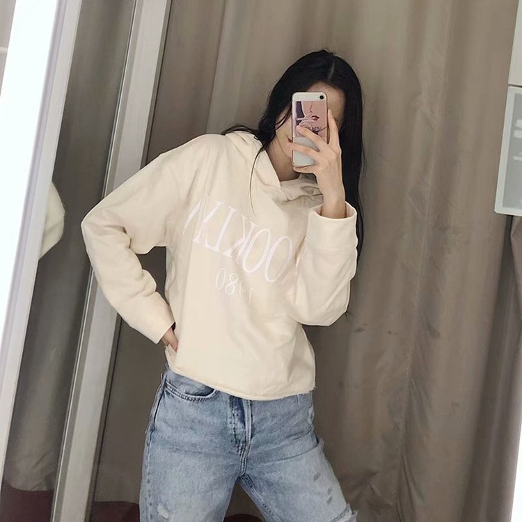 Hanorac de zi cu zi scurt cu inscripție în două culori