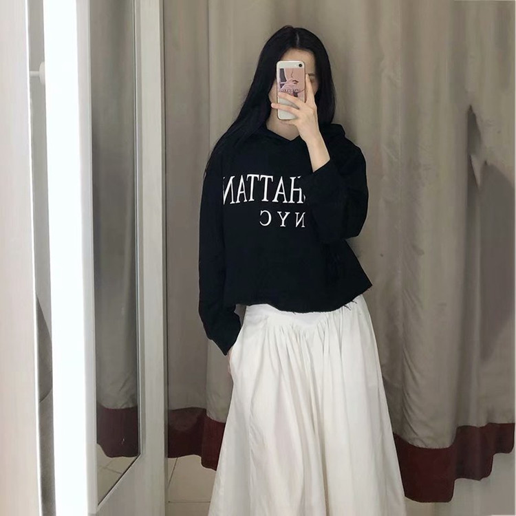 Hanorac de zi cu zi scurt cu inscripție în două culori