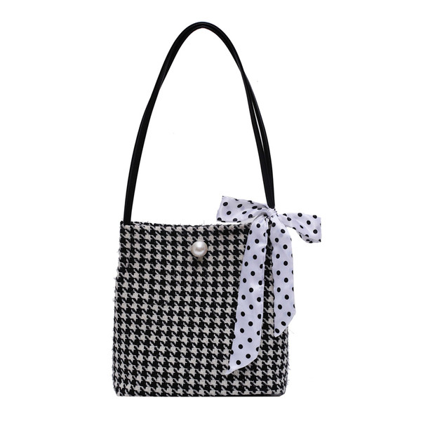 Geantă în carouri cu mânere lungi și panglică