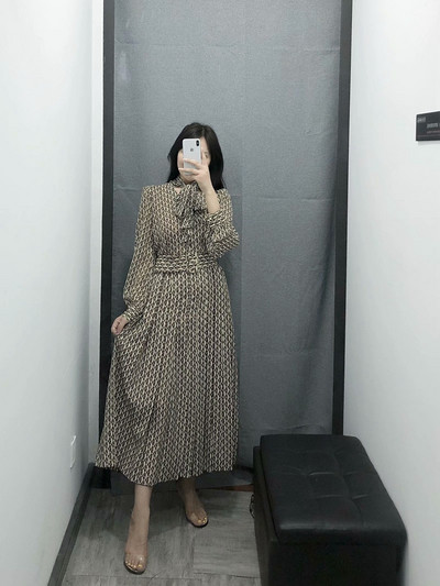 Rochie lunga moderna cu model colorat cu curea - model croiat