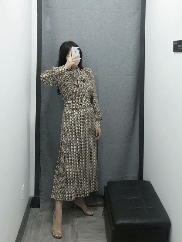 Rochie lunga moderna cu model colorat cu curea - model croiat