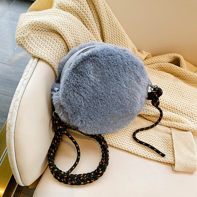 Geantă de puf de damă în formă rotundă cu mâner lung