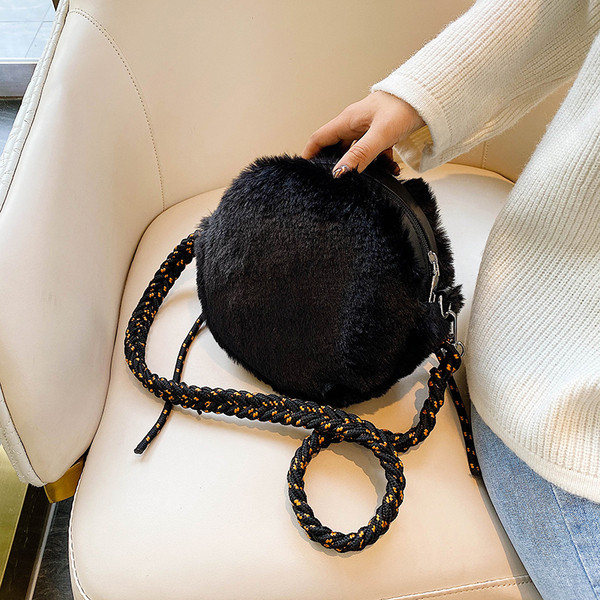 Geantă de puf de damă în formă rotundă cu mâner lung