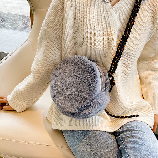 Geantă de puf de damă în formă rotundă cu mâner lung