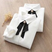 Cămașă modernă de damă cu guler clasic și căptușeală moale în alb