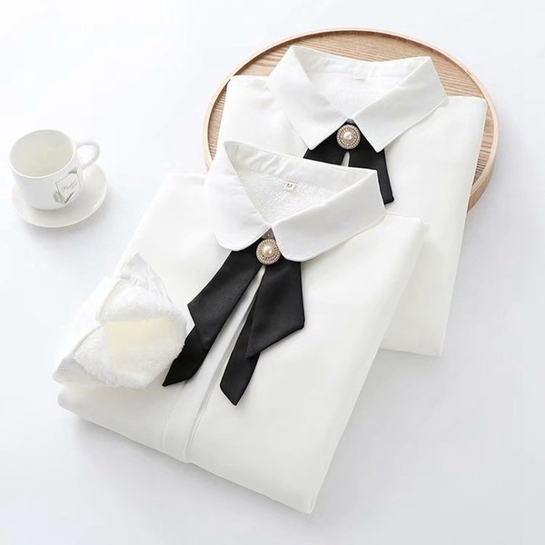 Cămașă modernă de damă cu guler clasic și căptușeală moale în alb