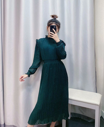 Rochie lunga plisata de culoare verde cu talie elastica si guler inalt