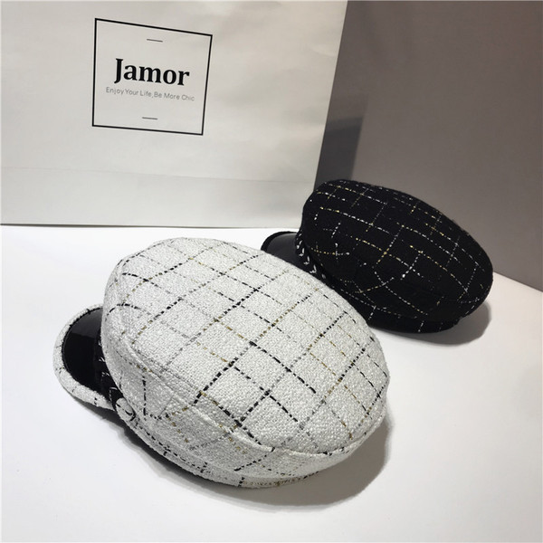 Pălărie în carouri de damă elegantă în alb-negru