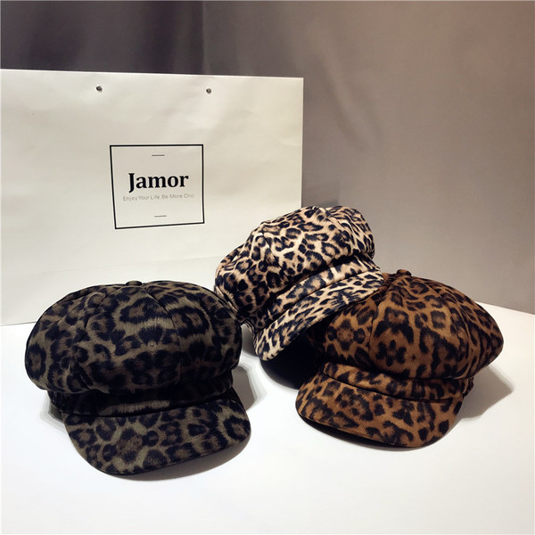 Palarie moderna de dama cu model leopard in mai multe culori