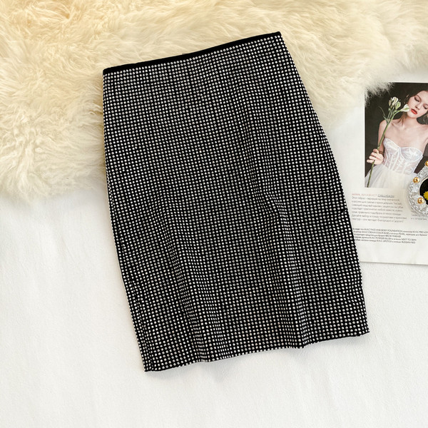 Modern női rövid szoknya magas derékkal és cipzárral