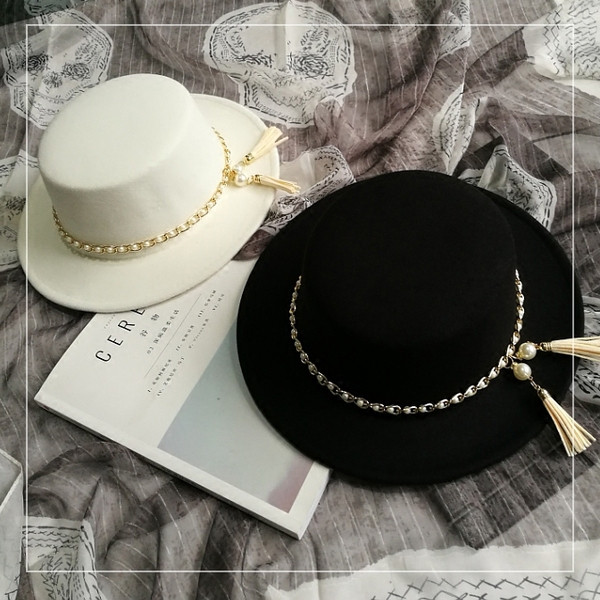 Palarie de dama eleganta cu ciucuri si perle