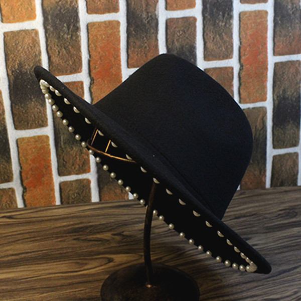 Palarie eleganta de dama cu perle in negru