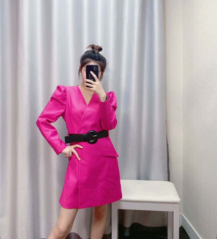 Rochie modernă de damă cu decolteu și curea spitz