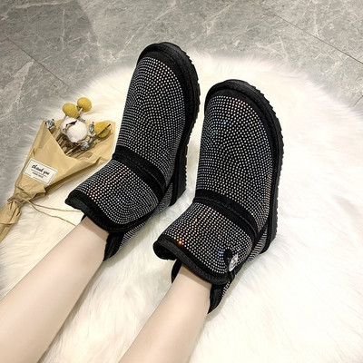 Női csizma három színben, lapos talppal, fényes hatással