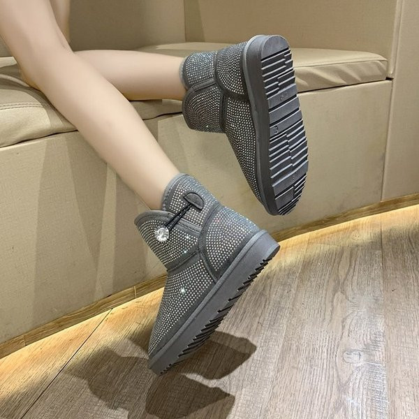 Női csizma három színben, lapos talppal, fényes hatással