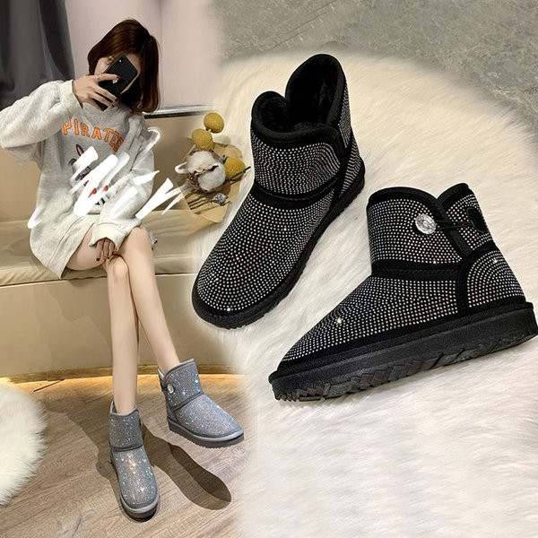 Női csizma három színben, lapos talppal, fényes hatással