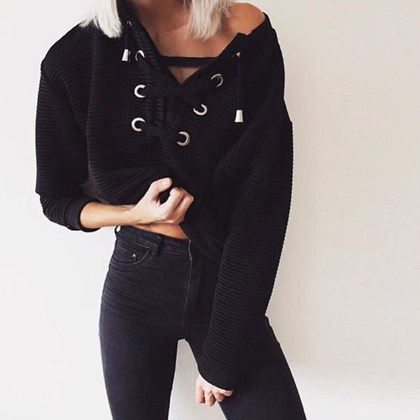 Modern női blúz fekete nyakkendővel