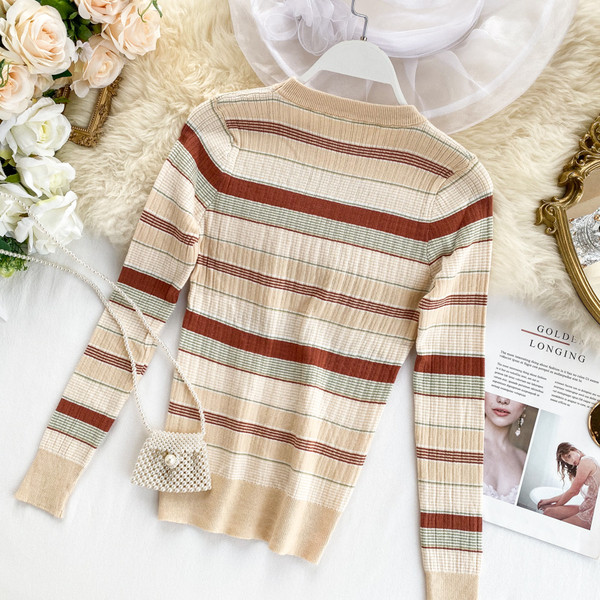 Μοντέρνο γυναικείο πουλόβερ με ριγέ σε δύο χρώματα