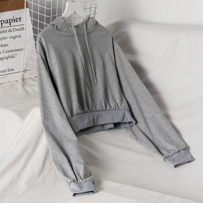 Hanorac scurt de damă, cu glugă, de culoare gri și negru