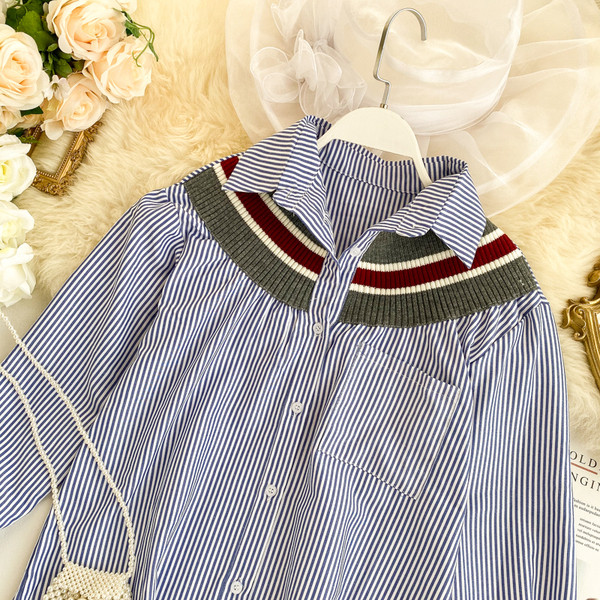 Cămașă casual de damă cu guler clasic în albastru și alb