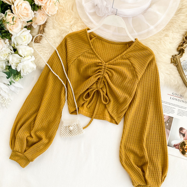 Σύντομη γυναικεία μπλούζα με κορδόνια και φαρδύ μανίκι σε διάφορα χρώματα