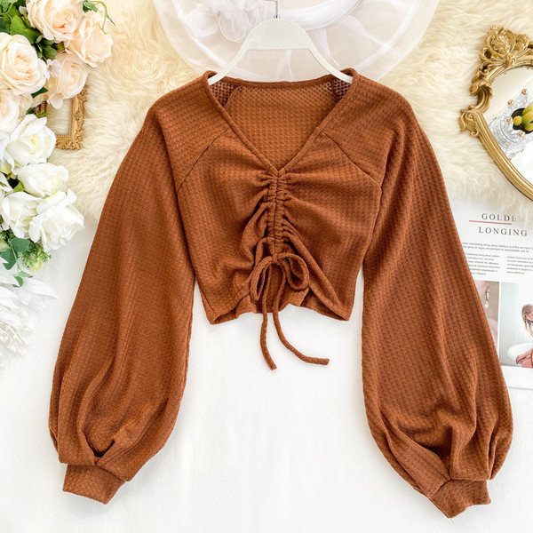 Σύντομη γυναικεία μπλούζα με κορδόνια και φαρδύ μανίκι σε διάφορα χρώματα