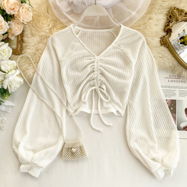 Σύντομη γυναικεία μπλούζα με κορδόνια και φαρδύ μανίκι σε διάφορα χρώματα