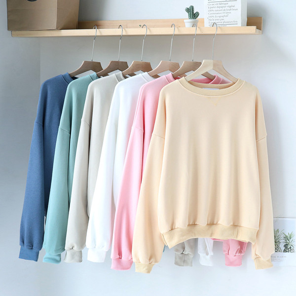 Κλασική γυναικεία μπλούζα με οβάλ ντεκολτέ σε έξι χρώματα