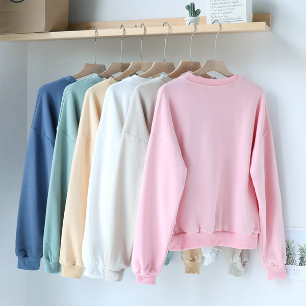 Κλασική γυναικεία μπλούζα με οβάλ ντεκολτέ σε έξι χρώματα