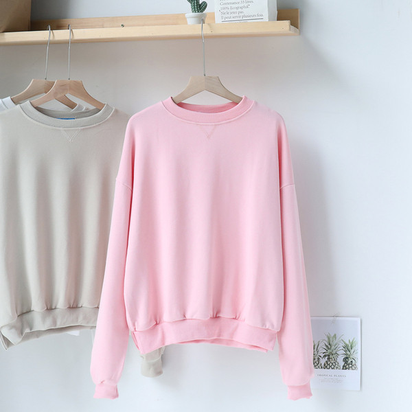 Κλασική γυναικεία μπλούζα με οβάλ ντεκολτέ σε έξι χρώματα