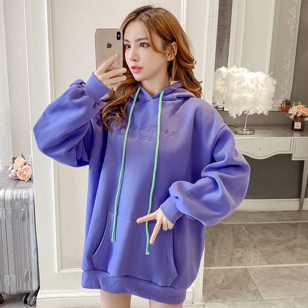 Μοντέρνο γυναικείο φούτερ με κουκούλα σε πράσινο, μπεζ και μοβ χρώμα