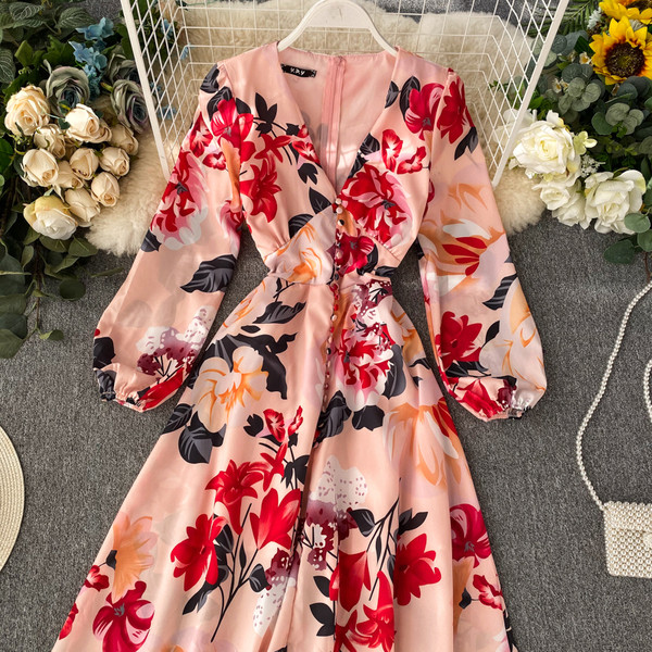 Μοντέρνο γυναικείο φόρεμα  με floral μοτίβο και λαιμόκοψη