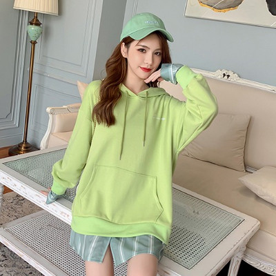 Μοντέρνο γυναικείο φούτερ με κουκούλα σε πράσινο και κόκκινο χρώμα