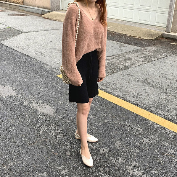 Γυναικείες μπλούζες με λαιμόκοψη στο μπεζ και καφέ χρώμα