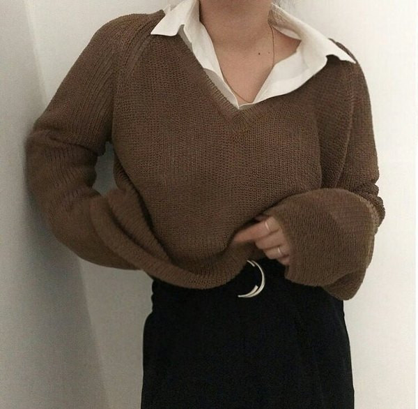 Γυναικείες μπλούζες με λαιμόκοψη στο μπεζ και καφέ χρώμα