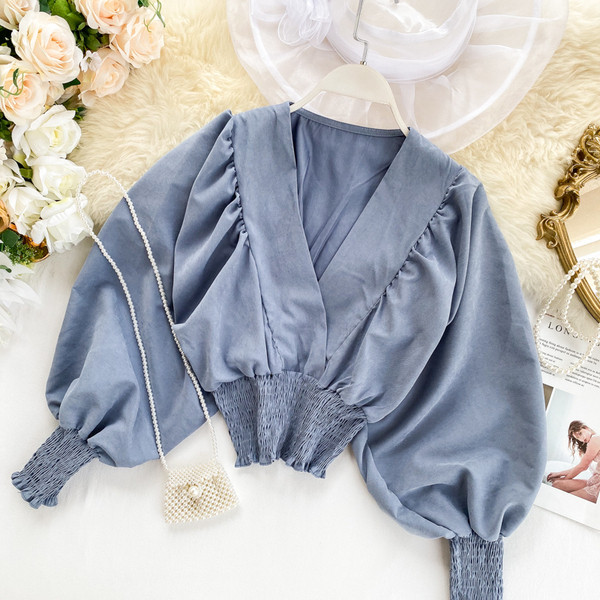 Γυναικεία πουκάμισα με λαιμόκοψη και φαρδιά μανίκια σε διάφορα χρώματα