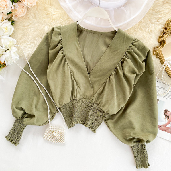 Γυναικεία πουκάμισα με λαιμόκοψη και φαρδιά μανίκια σε διάφορα χρώματα