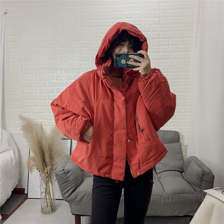 Γυναικείο χειμωνιάτικο μπουφάν με φερμουάρ σε κόκκινο χρώμα