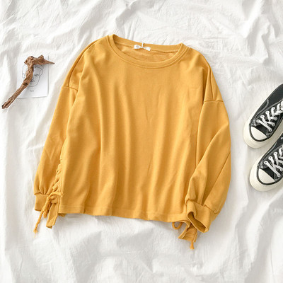 Μοντέρνα γυναικεία μπλούζα με ωοειδές λαιμόκοψη και κορδόνια σε κίτρινο και ροζ χρώμα