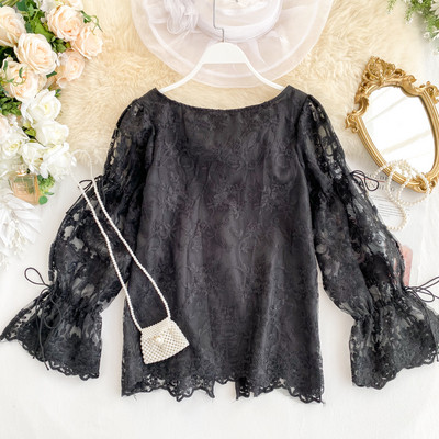 Κομψή γυναικεία δαντελένια μπλούζα σε τρία χρώματα