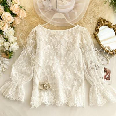 Κομψή γυναικεία δαντελένια μπλούζα σε τρία χρώματα