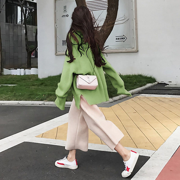 Női pulóver széles és hosszú modell több színben