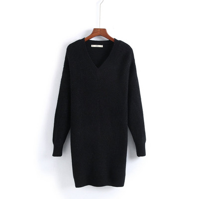 Pulover lung cu decolteu spitz în alb și negru