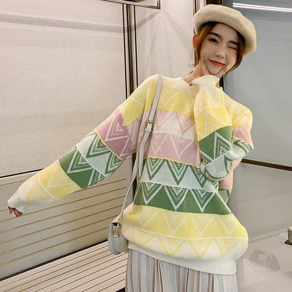 Pulover de damă modern cu decolteu O și model în alb și albastru