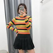 Pulover scurt cu dungi cu guler înalt