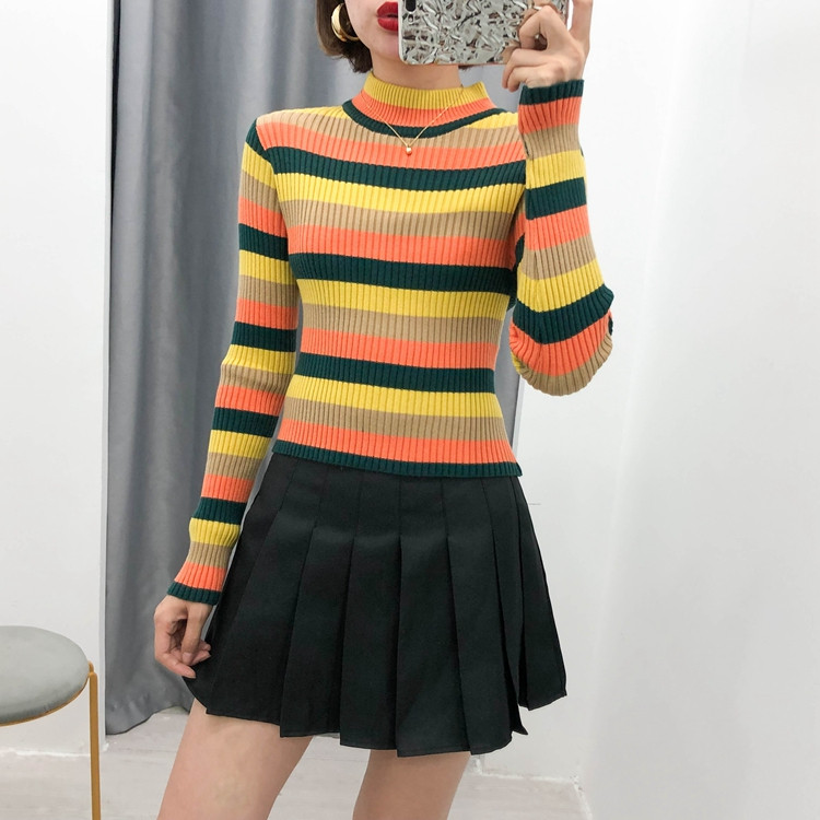 Pulover scurt cu dungi cu guler înalt