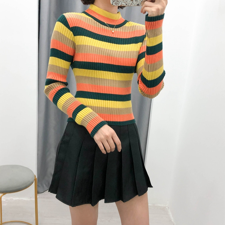 Pulover scurt cu dungi cu guler înalt