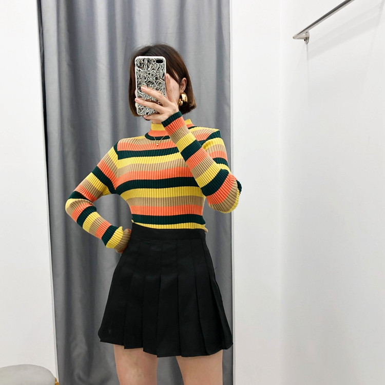 Pulover scurt cu dungi cu guler înalt