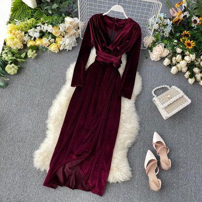 Rochie de dama lunga din catifea cu decolteu spitz in mai multe culori